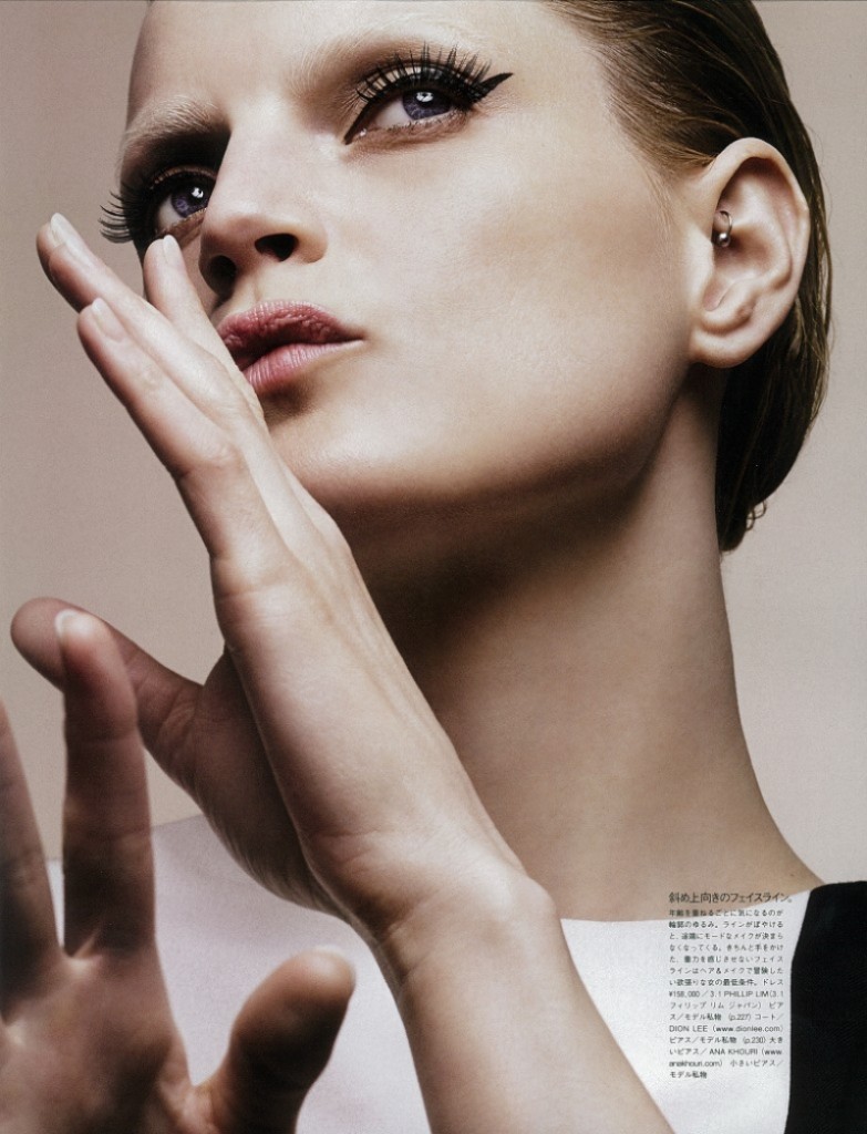 Vogue-Japan-December-2014-Guinevere-Van-Seenus-Marcus-Ohlsson-4