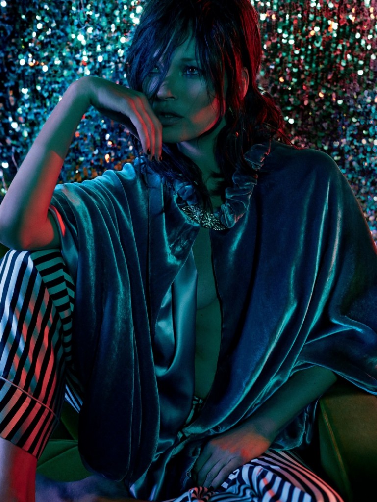 Vogue-UK-December-2014-Kate-Moss-Mario-Testino-Sam-McKnight-4