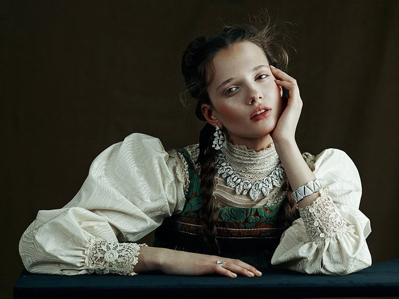 Vogue-Gioiello-March-2015-Kiki-Xue-Alicja-Desmarchelier-2