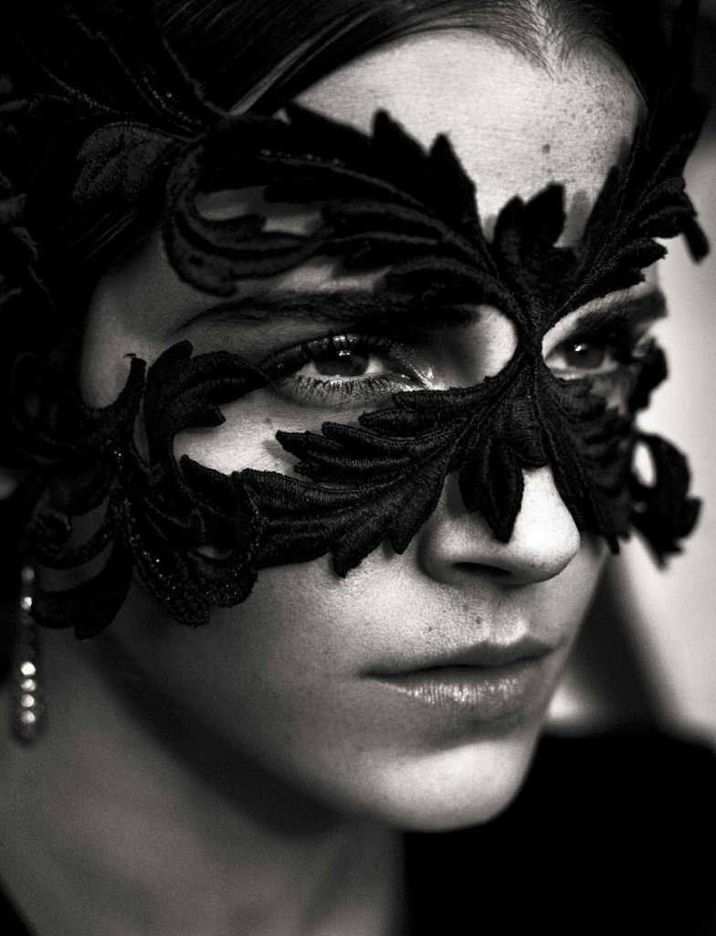 Vincent-Peters-Emma-Watson-Vogue-Italia-November-2015-4