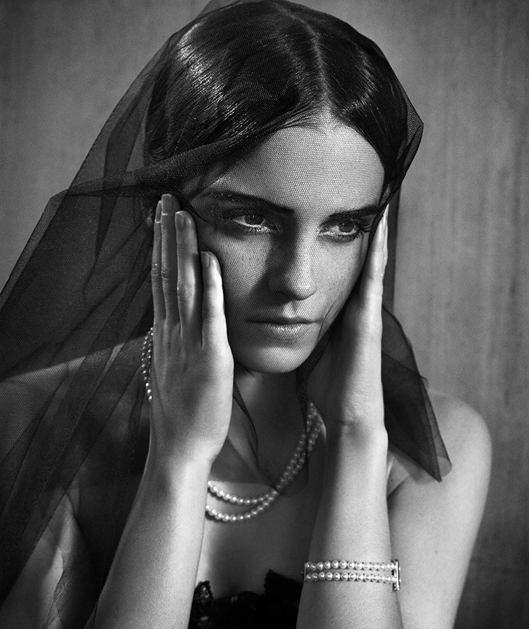 Famous-Photographer-Vincent-Peters-captures-actress-Emma-Watson-for-Vogue-Italia