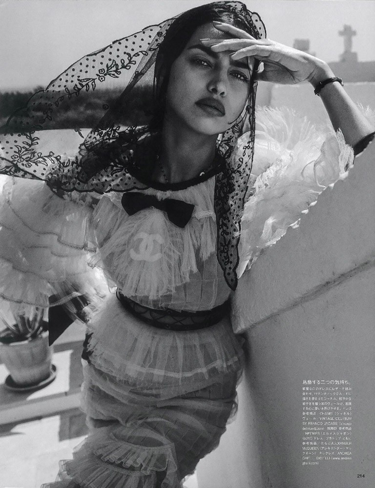 Irina-Shayk-for-Vogue-Japan-Photographed-by-Giampaolo-Sgura-and-styled-by-Anna-Dello-Russo-6