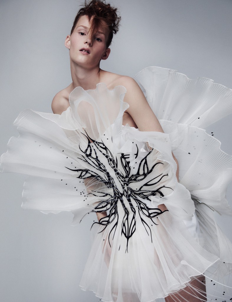 Haute Couture 2020 for ICON Magazin, shot by Olaf Wipperfurth-5