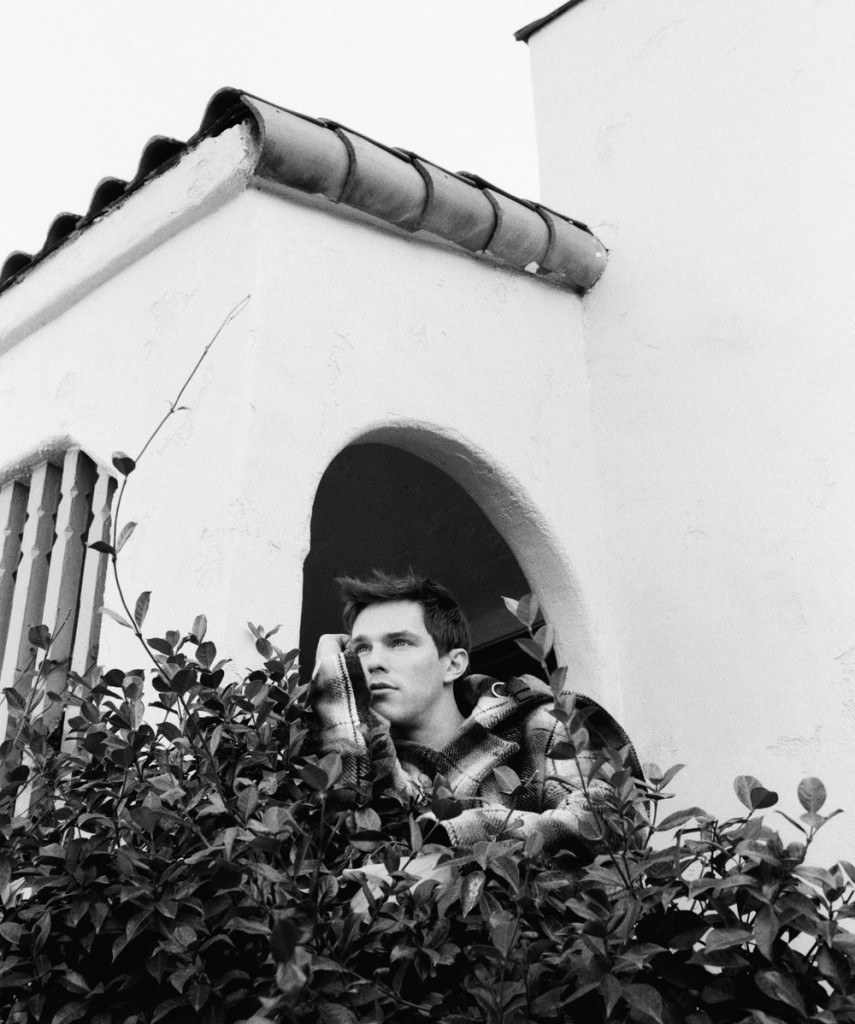 Fabien Kruszelnicki photographs Nicholas Hoult for the new Winter cover story of HERO Magazine-4