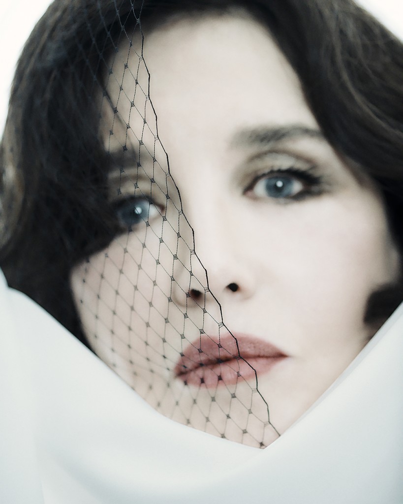 Cover story with the legendary Isabelle Adjani by Jan Welters for Elle France-5