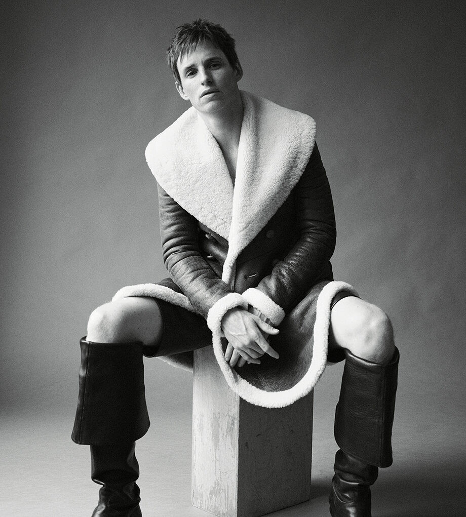 JohanSandbeVogue Greece October 2022 Eddie Redmayne - 女性情報誌