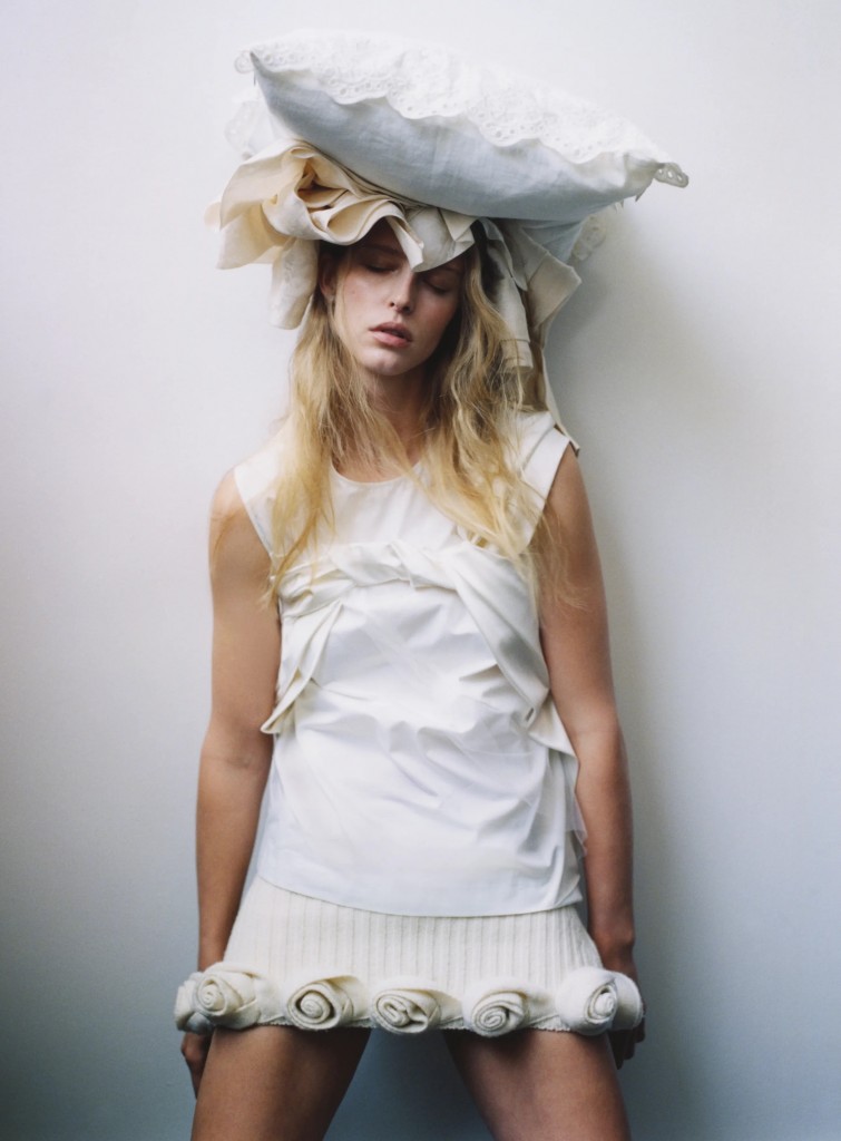 Fashion editorial Sleeping Abby for Vogue Italia by photographer Dario Catellani-3