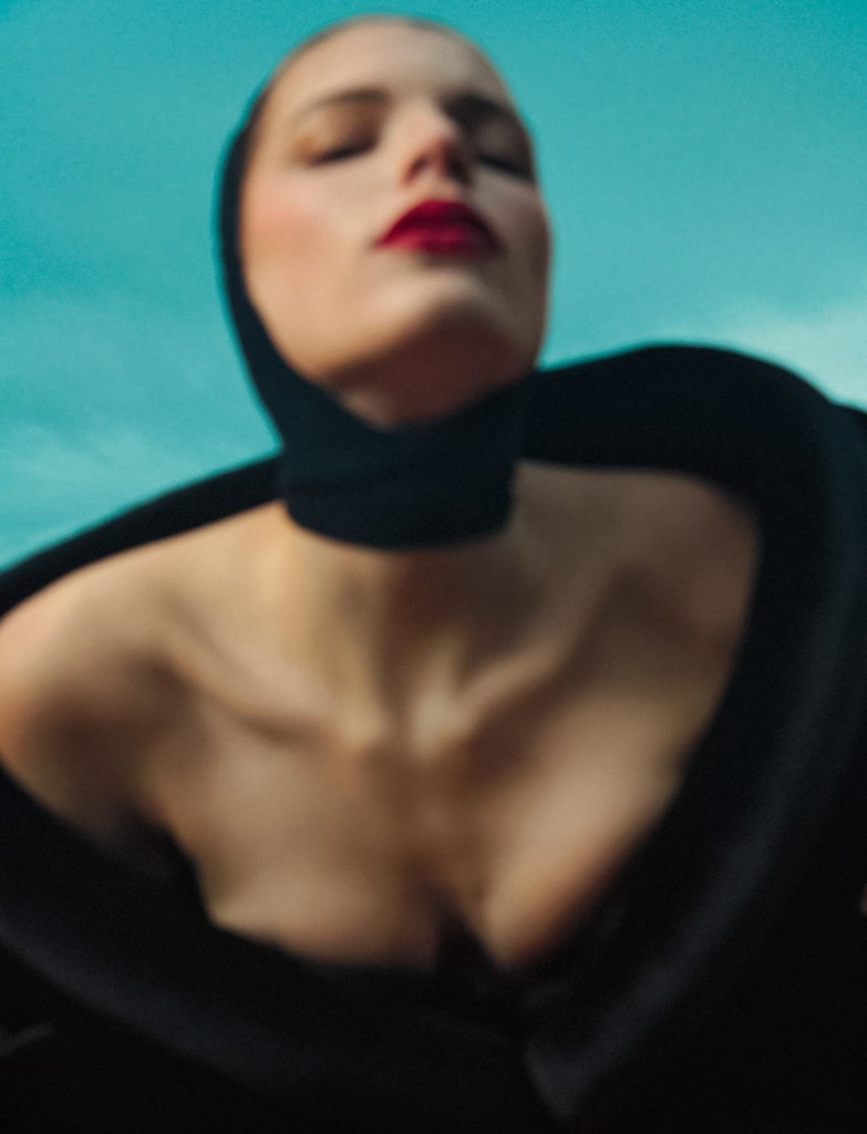 Fashion story Song to the Siren photographed by Sofia Sanchez and Mauro Mongiello for Numéro France-5