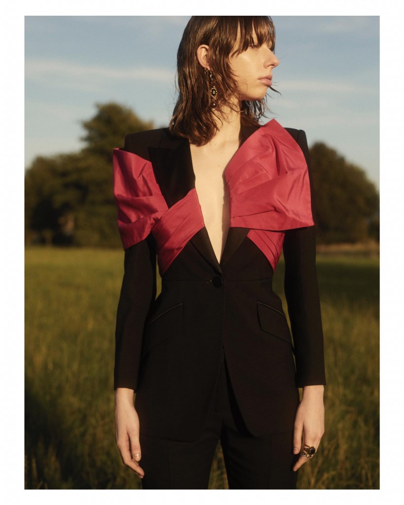 Alexander McQueen special for LE MILE Magazine shot by Jonas Huckstorf and Make-up by Loni Baur-4