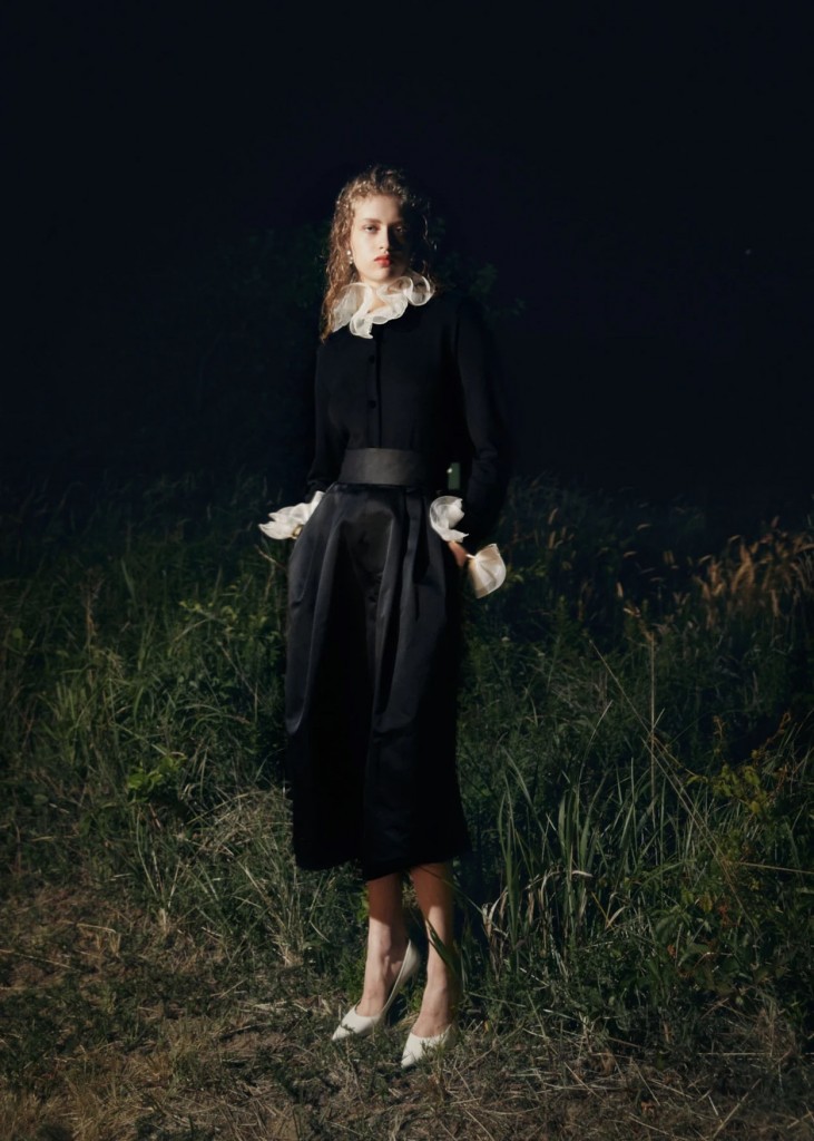 Fashion editorial »Mermaidcore« by photographer Olivia Malone for Vogue Polska-6