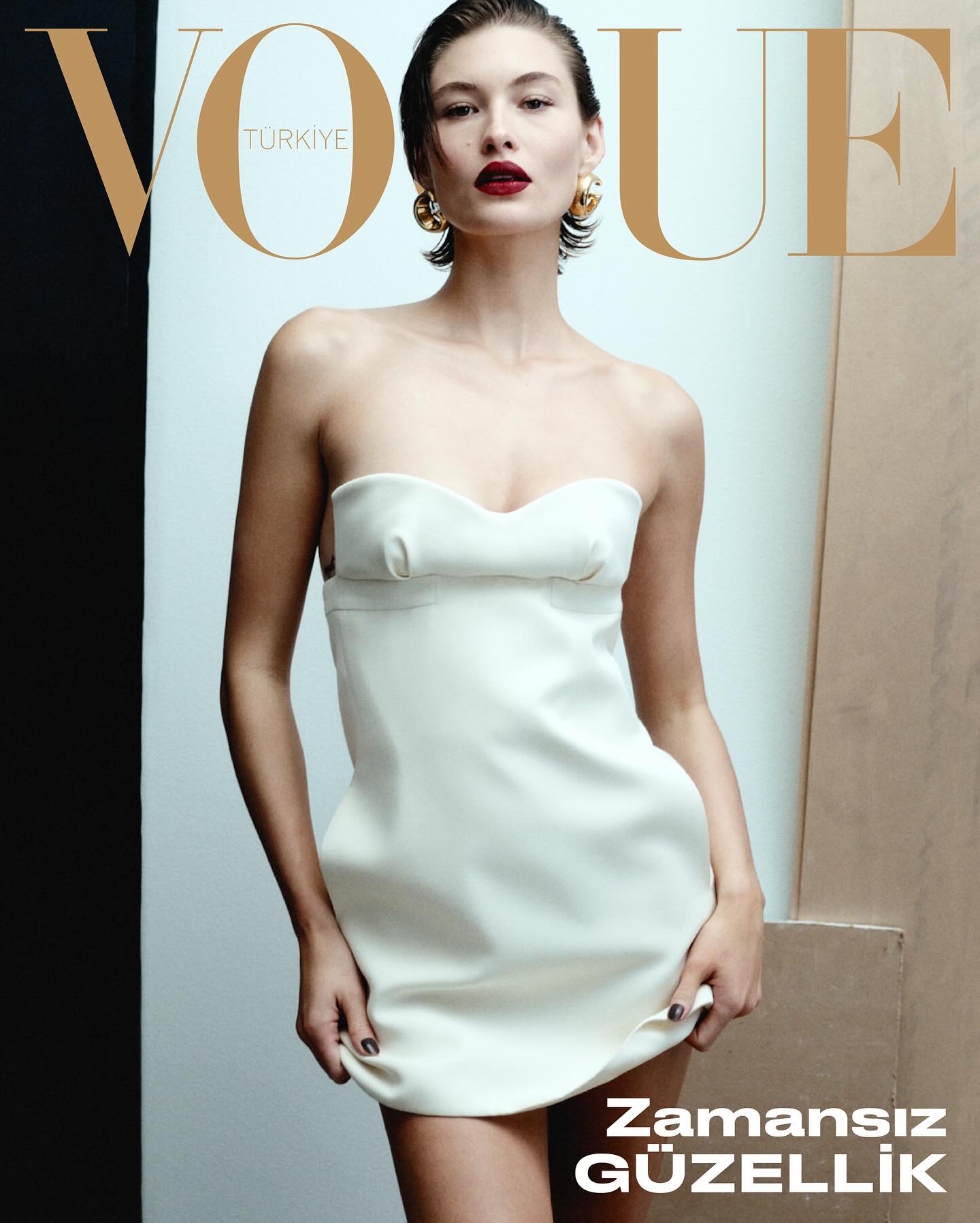Vogue Turkey December - Jan 2023 Halsey Akın Akınözü Demet
