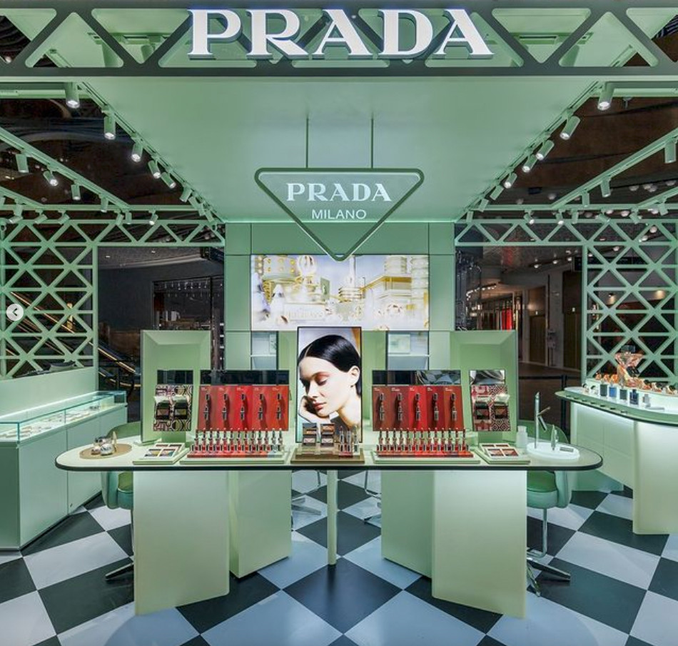 prada-fashion-featured-holiday-season-campaign-beauty-2024-per-appelgren-berlin-paris-06