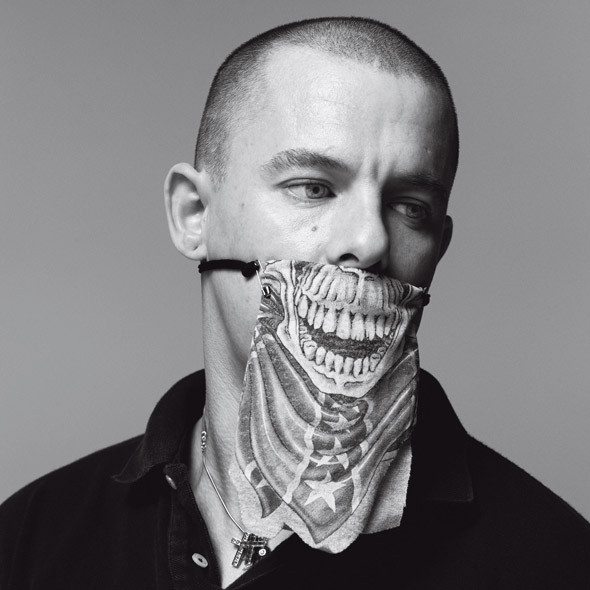 inez-van-lamsweerde-and-vinoodh-matadin-book-pretty-much-everything-Alexander-McQueens_2 inez-van-lamsweerde-and-vinoodh-matadin-book-pretty-much-everything-Alexander-McQueens_2