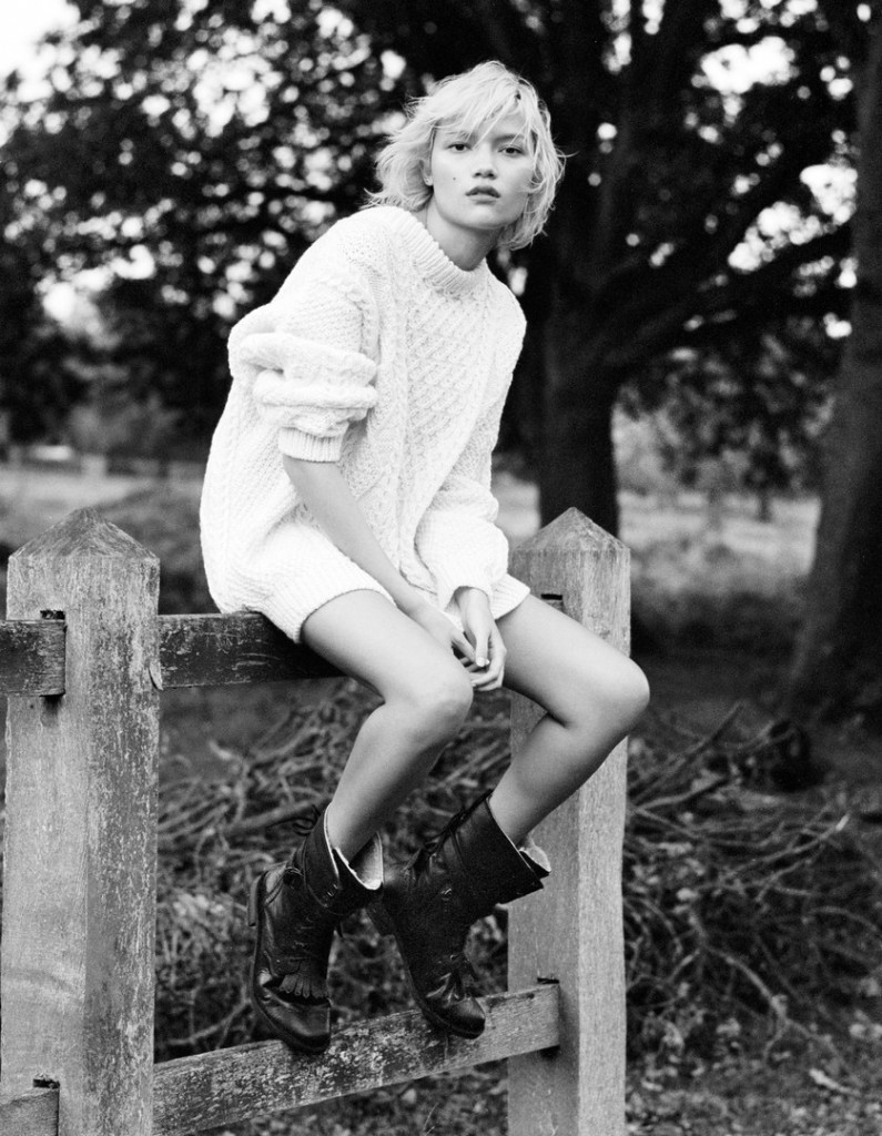 Charlotte-Carey-photographed-by-Quentin-de-Briey-Vogue-UK-2